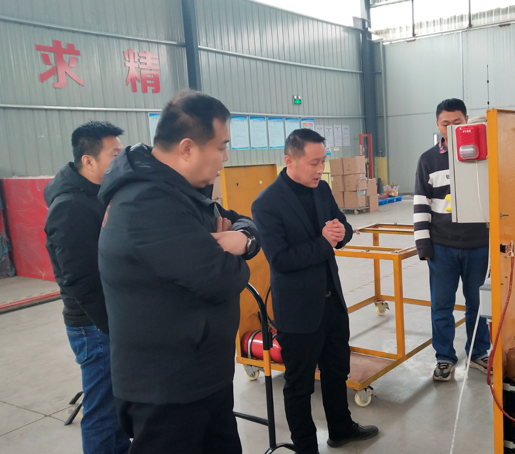 压裂车发动机舱水基感温自动灭火装置