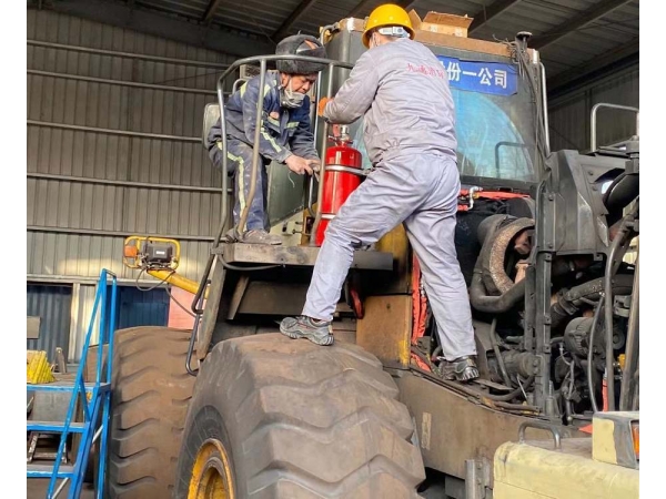 水基自动灭火装置港口车辆发动机舱安装应用