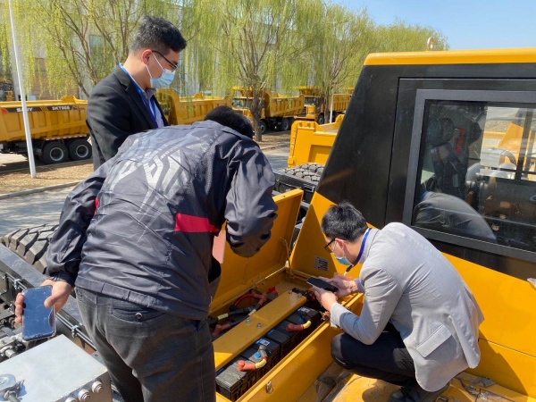 发动机舱精准灭火装置在煤矿井下车辆的安装